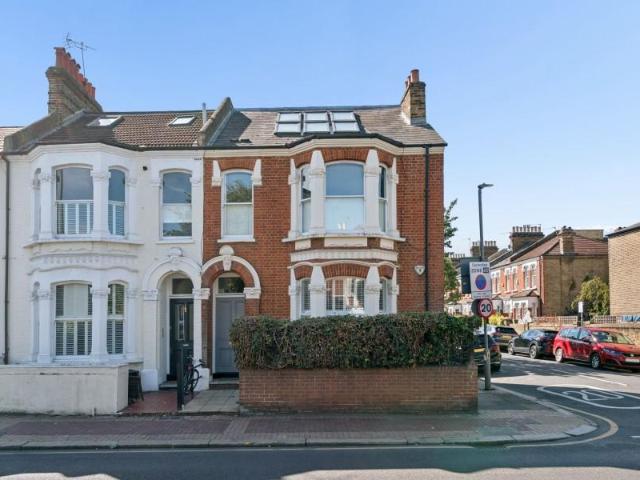 Flat for sale in Putney, Greater London