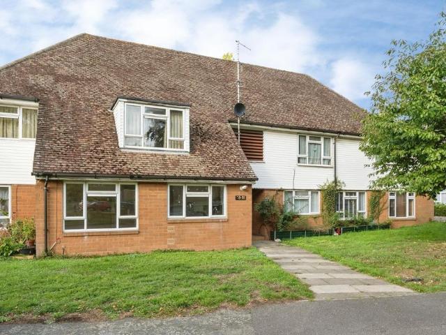 Flat for sale in Leatherhead, Mole Valley