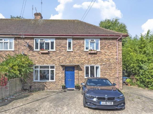 Flat for sale in London Borough of Merton, Raynes Park
