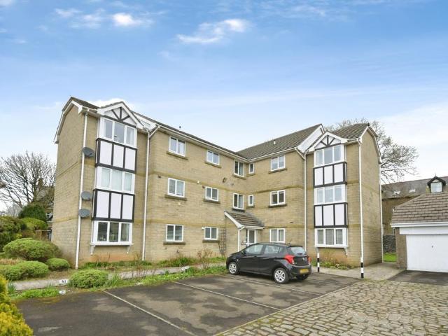 Flat for sale in Charlesworth, East Midlands