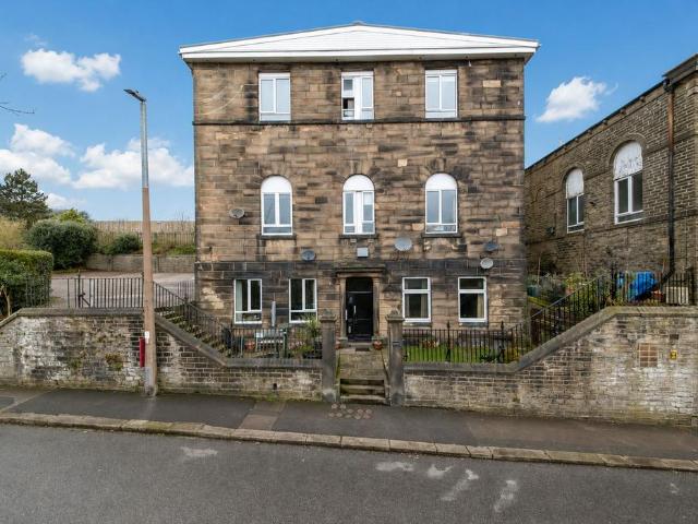 Flat for sale in Hinchliffe Mill, West Yorkshire