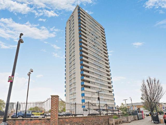 Flat for sale in Maryland, Greater London