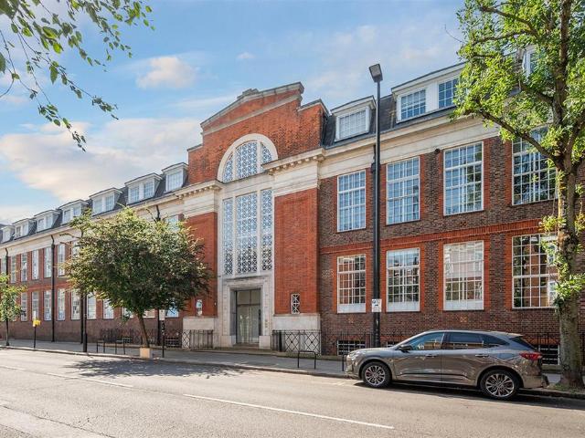 Flat for sale in Kentish Town, Greater London