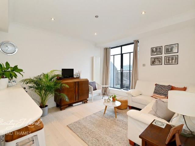 Flat for sale in Bermondsey, Greater London