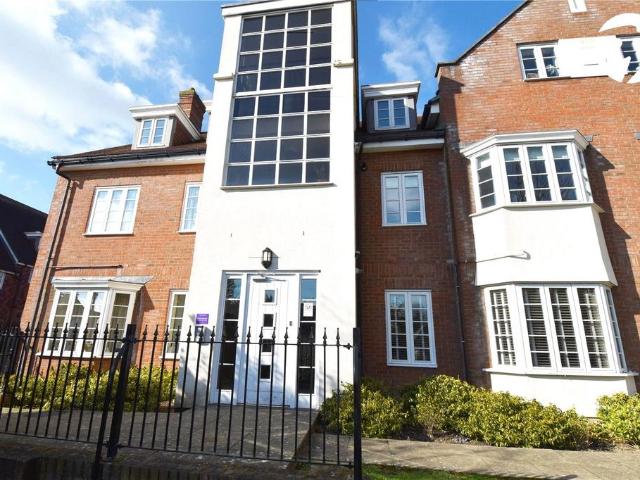 Flat for sale in The Butts, Kent