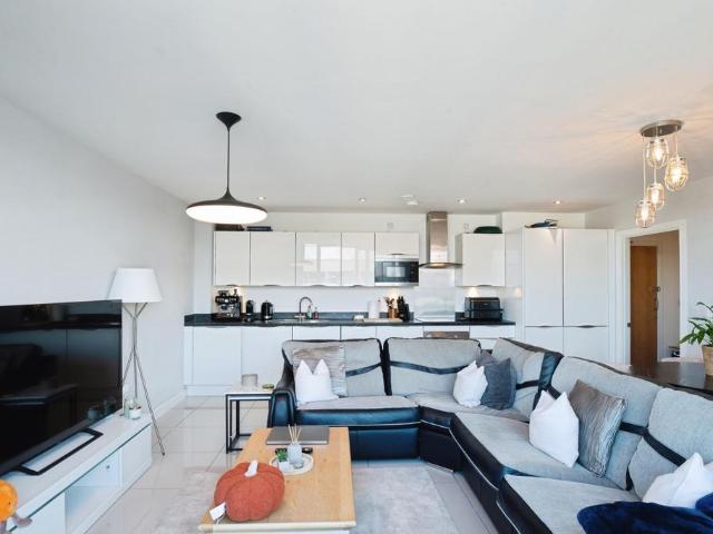 Flat for sale in Cardiff International Sports Village, Cardiff