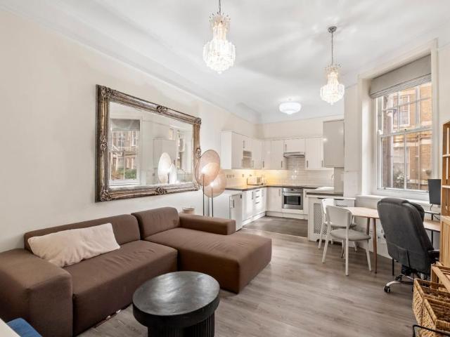 Flat for sale in West Kensington, Greater London