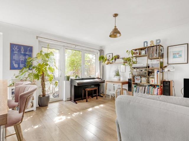 Flat for sale in Barnsbury, Greater London