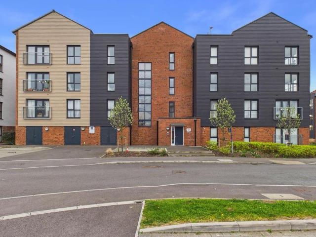 Flat for sale in Gloucester, Gloucestershire