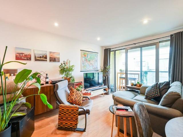 Flat for sale in Bromley-by-Bow, Poplar Grove