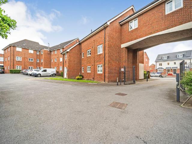 Flat for sale in Oldbury, West Midlands