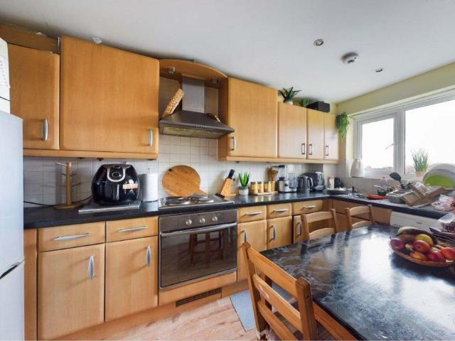 Flat for sale in Harrow Weald, Greater London