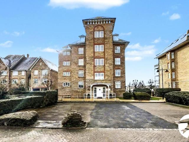 Flat for sale in Brompton, Gillingham