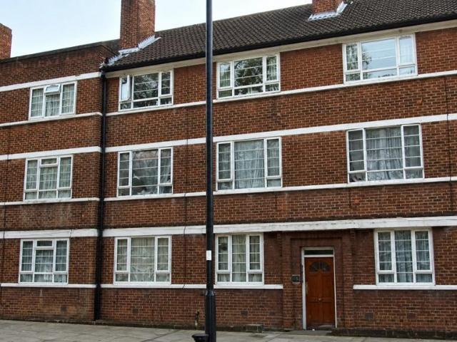 Flat for sale in Kingsbury, Greater London