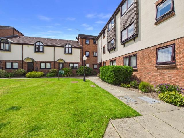 Flat for sale in Roby Mill, Lancashire