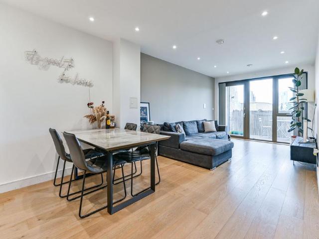 Flat for sale in Whitechapel, Greater London