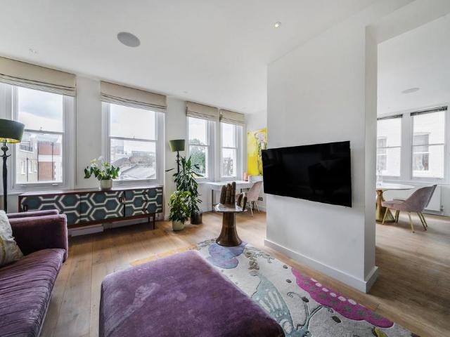 Flat for sale in Brompton, Greater London