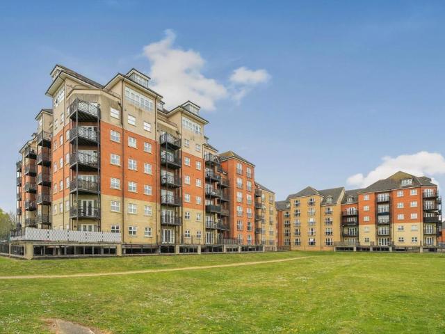 Flat for sale in Cauldwell, Bedford