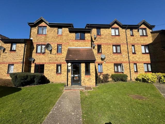 Flat for sale in Ponders End, Greater London