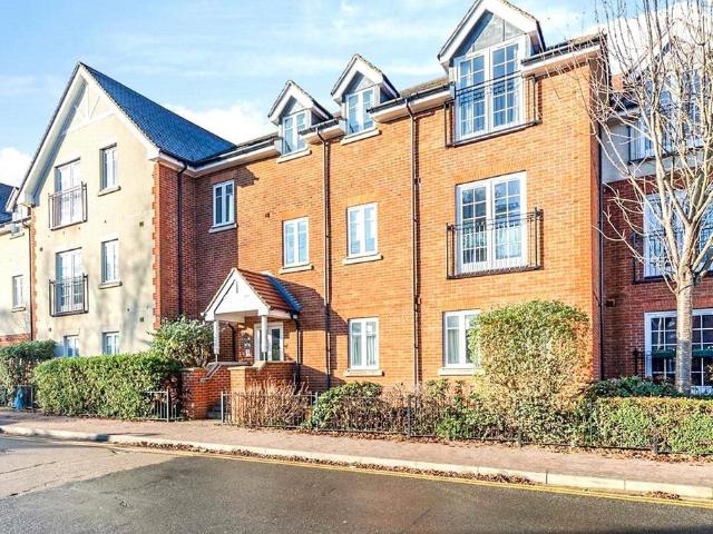 Flat for sale in King's Walden, Hertfordshire