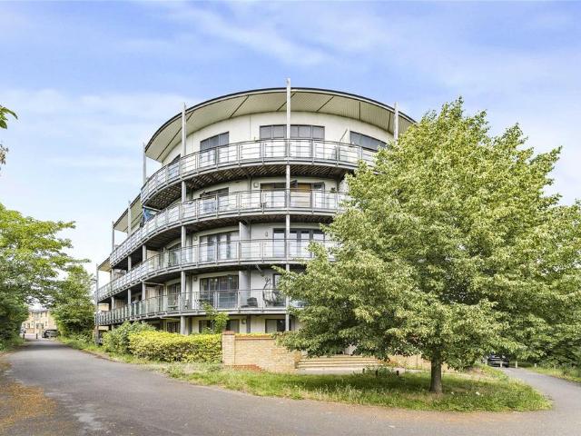 Flat for sale in Stone, Monks Orchard