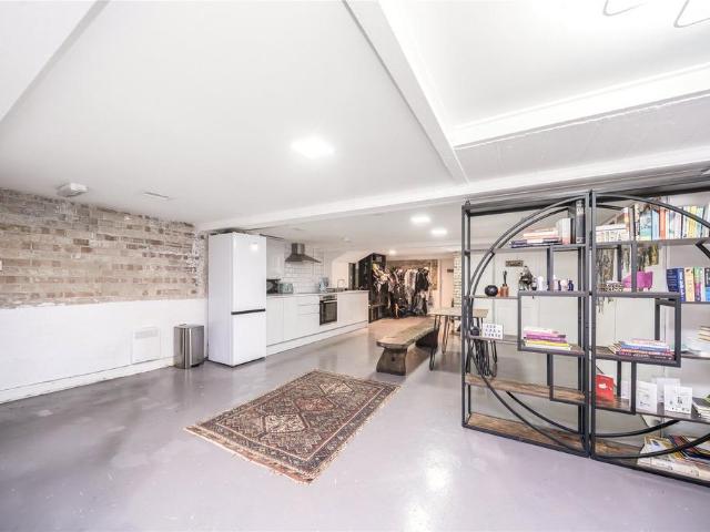 Flat for sale in Bethnal Green, Greater London