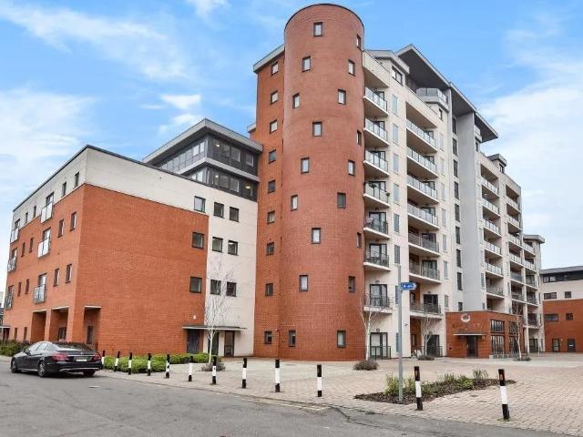 Flat for sale in Chalvey, Slough