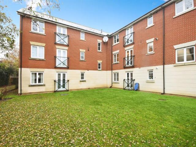 Flat for sale in Meadgate, Chelmsford