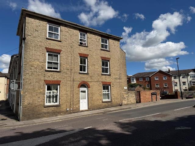 Flat for sale in Salisbury, Wiltshire