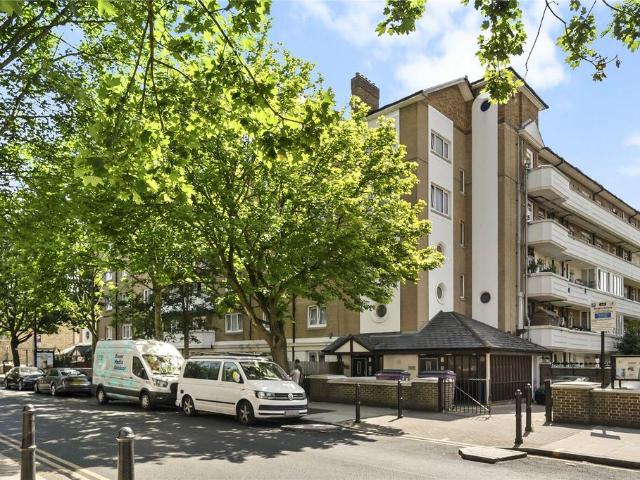 Flat for sale in Bethnal Green, Greater London