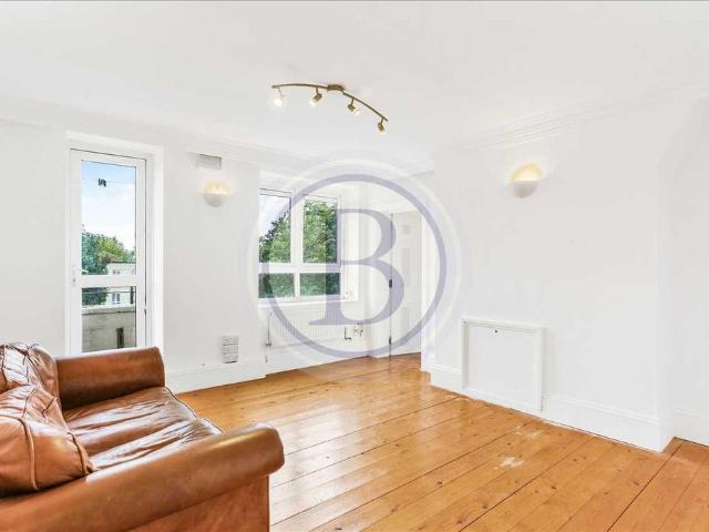 Flat for sale in Holloway, Greater London