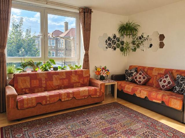 Flat for sale in Bromley-by-Bow, Poplar Grove