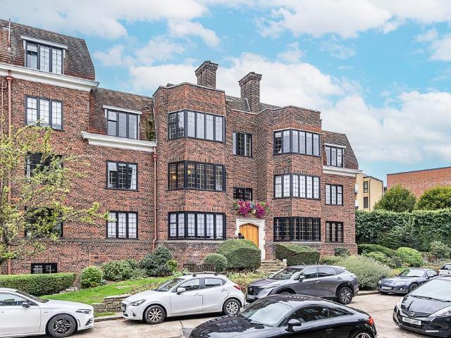 Flat for sale in Putney, Greater London