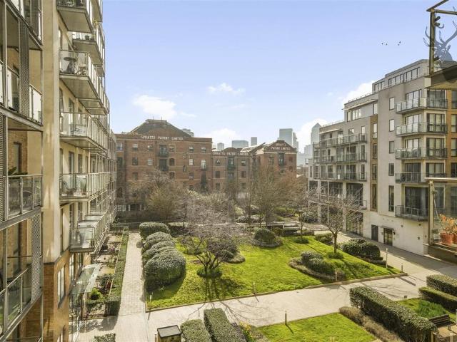 Flat for sale in Bromley-by-Bow, Poplar Grove