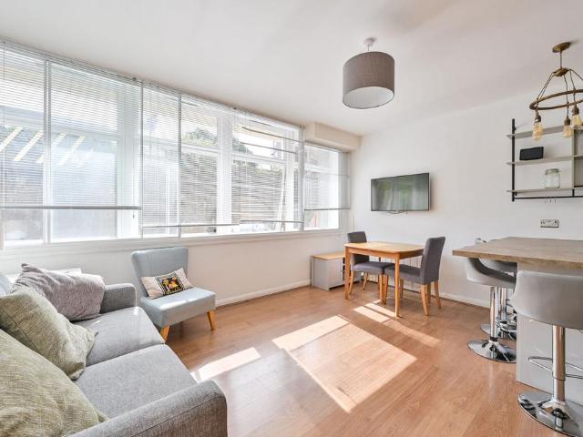 Flat for sale in Elephant and Castle, Greater London