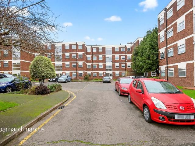 Flat for sale in London Borough of Ealing, Greater London
