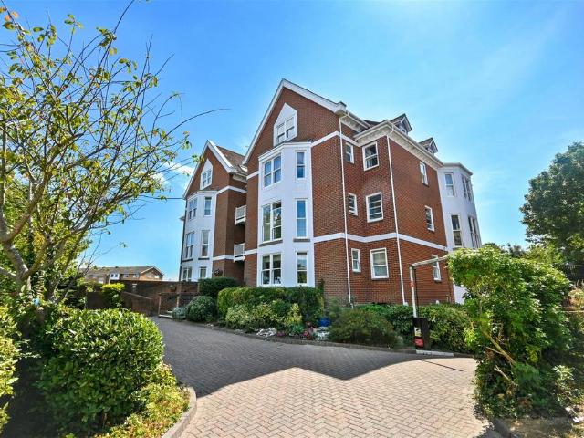 Flat for sale in Eastbourne, East Sussex