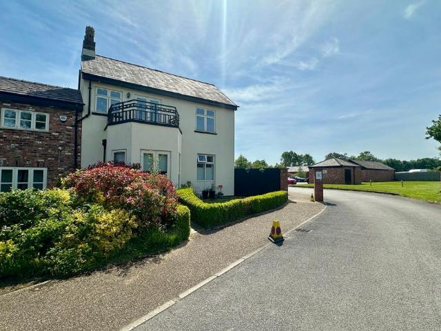Flat for sale in Heald Green, Greater Manchester