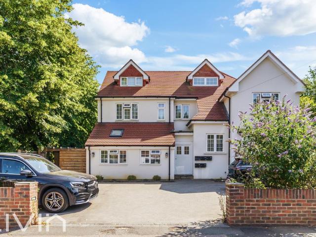 Flat for sale in London Borough of Croydon, Purley