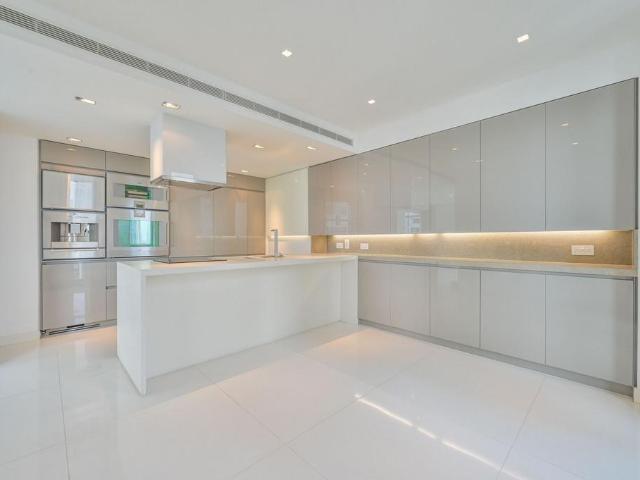 Flat for sale in Isle Of Dogs, Greater London