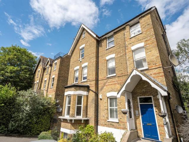 Flat for sale in Crystal Palace, Greater London