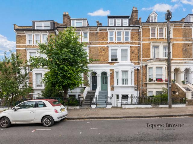 Flat for sale in Tufnell Park, Greater London