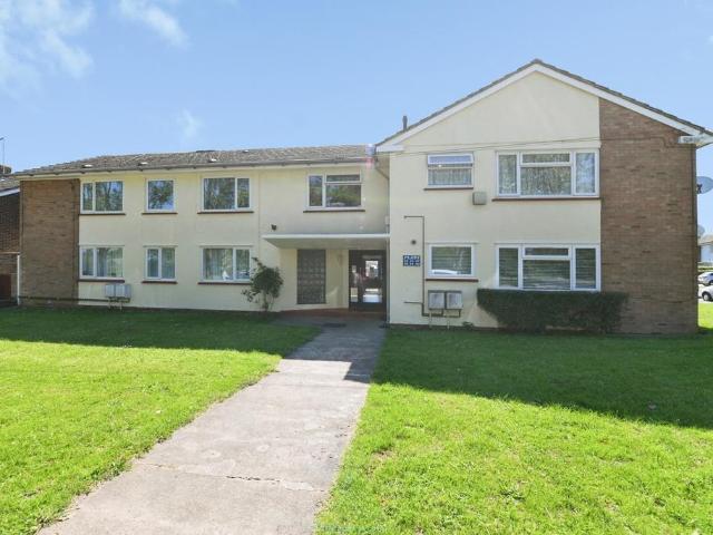 Flat for sale in Chipping Hill, Essex