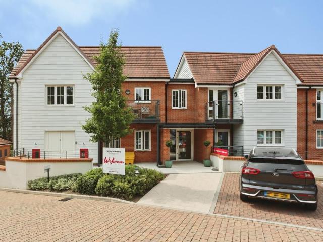 Flat for sale in Sandown Park, Kent