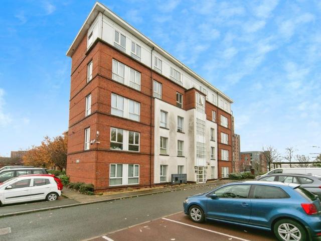 Flat for sale in Kensington, Calderstones