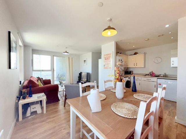 Flat for sale in Upper Edmonton, Greater London