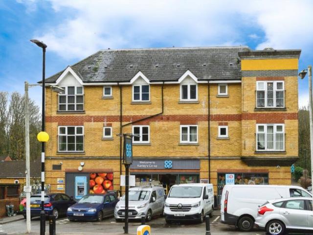 Flat for sale in London Borough of Croydon, Kenley