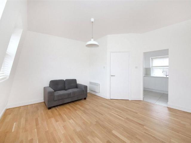 Flat for sale in Whitechapel, Greater London