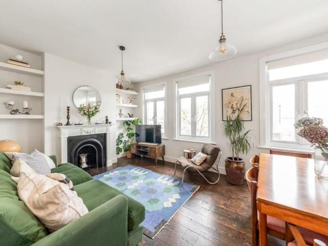 Flat for sale in London Borough of Lewisham, Forest Hill
