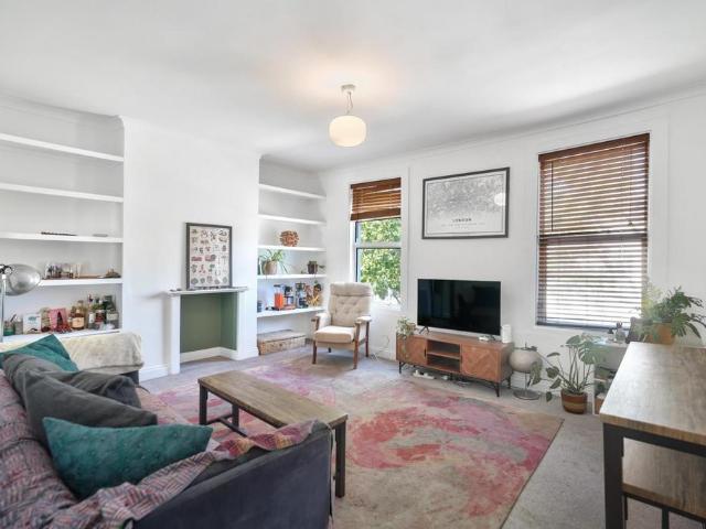 Flat for sale in London Borough of Southwark, Greater London